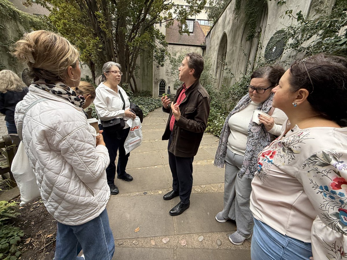 LearnBritain's tweet image. Photos from our tour of the City of London this morning. Thank you to all the members of London’s Ukrainian community who joined us today