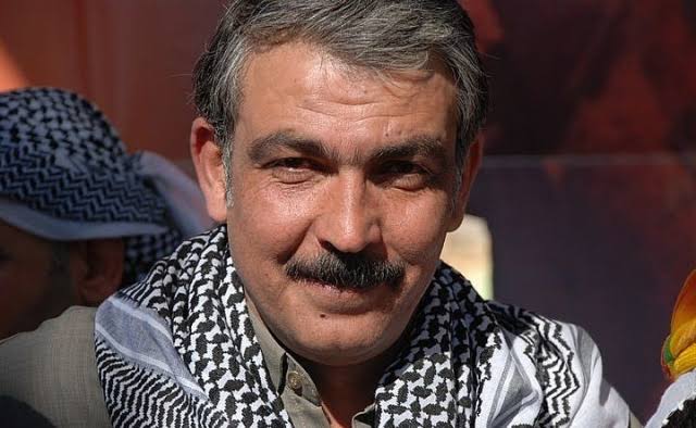 Em Îbrahîm Ayhan di salvegera koça dawî ya wî de bi rêzdarî, hesret û minetdarî bi bîr tînin.