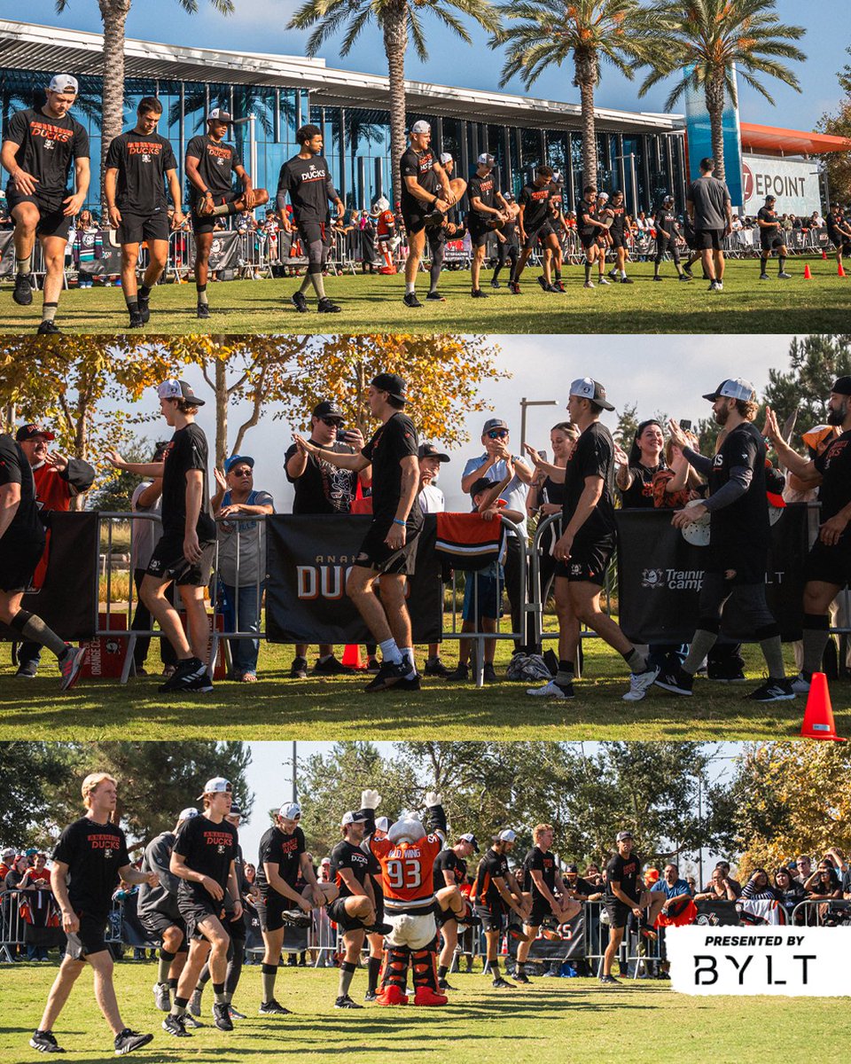 AnaheimDucks's tweet photo. Orange Country showed up STRONG to our outdoor warmups here at #FlyTogether Fan Camp!
#BYLTforthis https://t.co/Mwfz3P6tIH