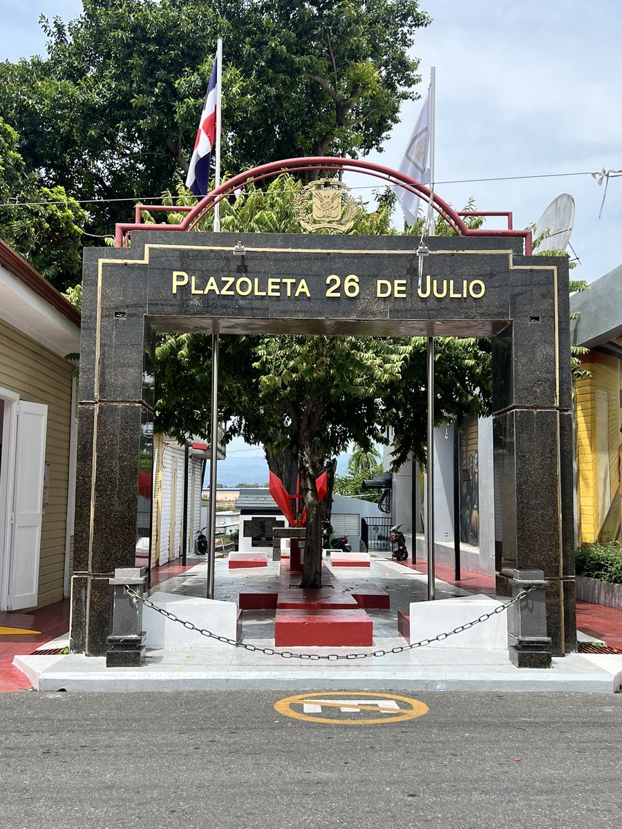ViryiBaldera's tweet photo. Museo 26 de Julio, lugar histórico-cultural que recuerda a los héroes que ejecutaron el magnicidio del tirano Ulises Heureaux, al frente de ese negocio, donde fue a buscar un préstamo para sacar de circulación el dinero inorgánico que había introducido en el país. https://t.co/5qJ56S0rMz