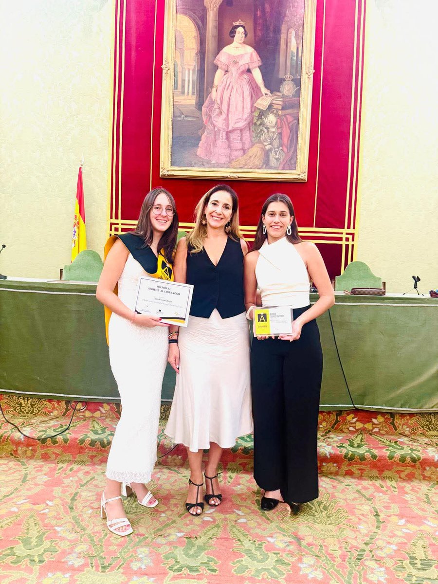 Cuando el esfuerzo y el talento se alían en ciertos alumnos merece la pena acompañar sus pasos y disfrutar con ellos el camino académico recorrido.
Ayer entregamos el Premio Fundación Dadoris a Lucía García Villegas (Bioquímica) y Ainara Gómez Sánchez (Ingeniería Mecánica). ❤️👏🏻