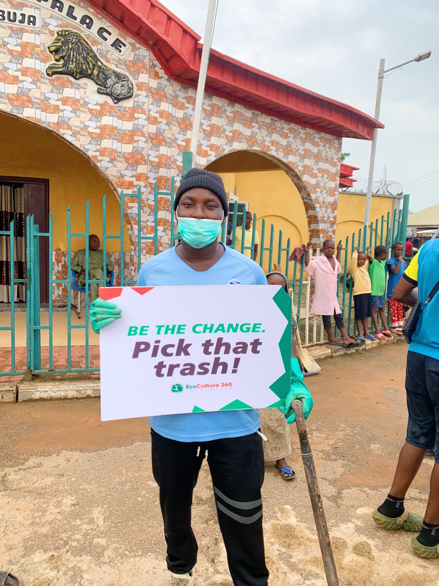 Rachelfidelis1's tweet photo. EcoCulture 360 Initiative in action for the @WorldCleanupDay in Bwari Community
.
.

#strive #worldcleanupday #worldcleanupday2025 #WCD2025 #wastefreeworld #letsdoitword https://t.co/mdCzCjNyFh