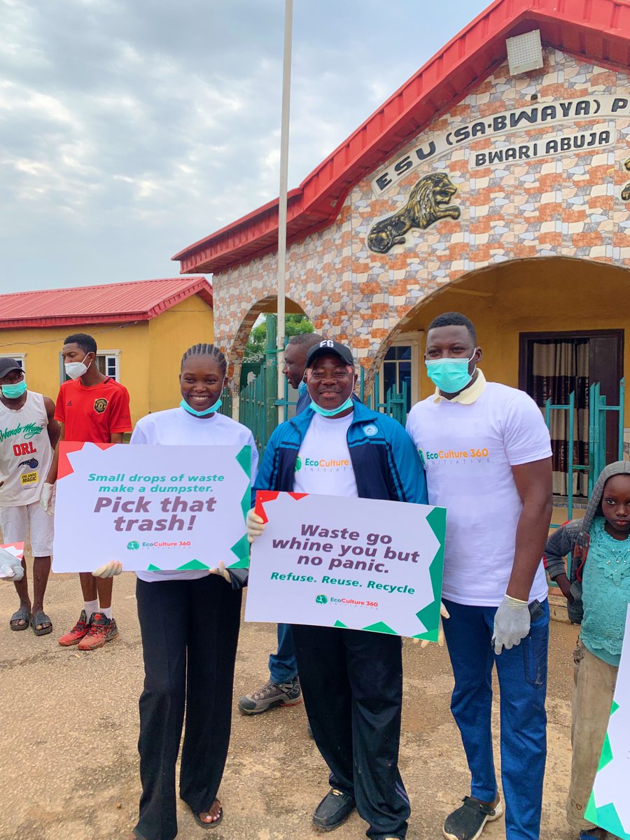 Rachelfidelis1's tweet photo. EcoCulture 360 Initiative in action for the @WorldCleanupDay in Bwari Community
.
.

#strive #worldcleanupday #worldcleanupday2025 #WCD2025 #wastefreeworld #letsdoitword https://t.co/mdCzCjNyFh