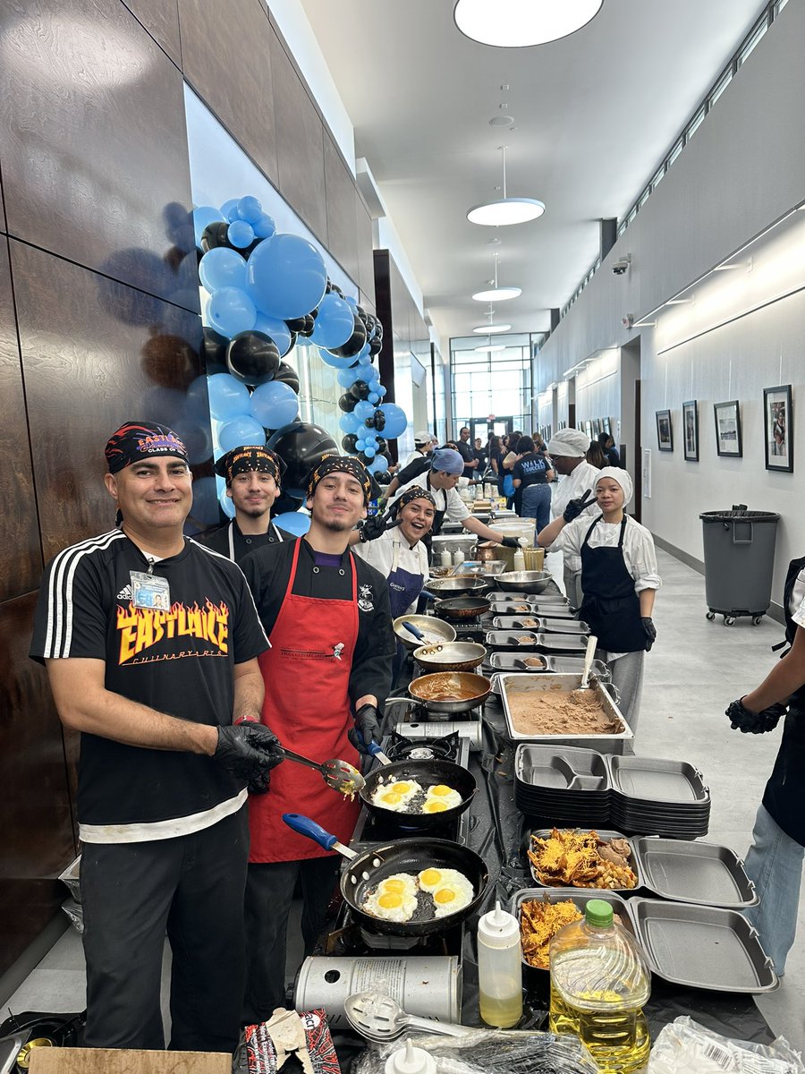luismartinezMBA's tweet image. Shoutout to the amazing @Eastlake_HS culinary arts program for providing a delicious breakfast for this morning #WalkforSuccess. Falcon Pride!! @SocorroISD @SISD_HS