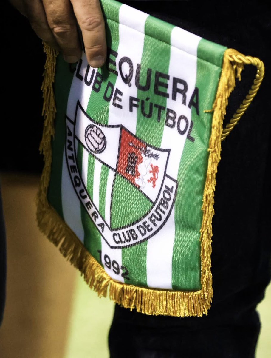 𝐋𝐥𝐞𝐯𝐚𝐫 𝐚 𝐀𝐧𝐭𝐞𝐪𝐮𝐞𝐫𝐚 𝐩𝐨𝐫 𝐛𝐚𝐧𝐝𝐞𝐫𝐚. 

Mañana, nos toca defender los colores blanquiverdes en Ibiza.

💪 ¡Vamos con todo, equipo!

#EstoEsAntequera ⚪️🟢