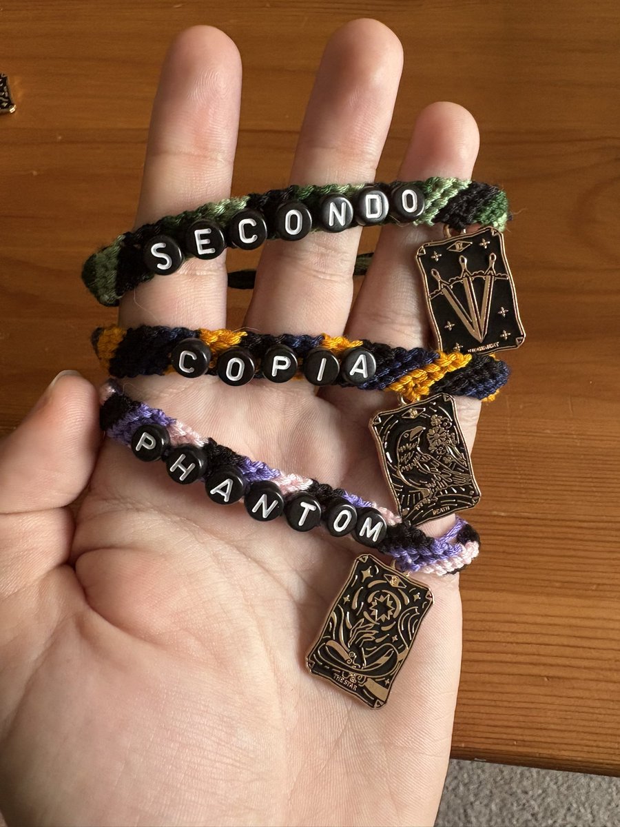 meliiioras's tweet photo. ✨ hi i'm yun and this is my 500 follower giveaway!!! ✨

if you were here for 300 it's mostly the same, but this time i'm also giving away my tarot card Terzo shirt! (for clarity i own the shirt i did not make it)

info below and thank you all so very much for being here w/ me🖤 https://t.co/ijP68X2Qwt