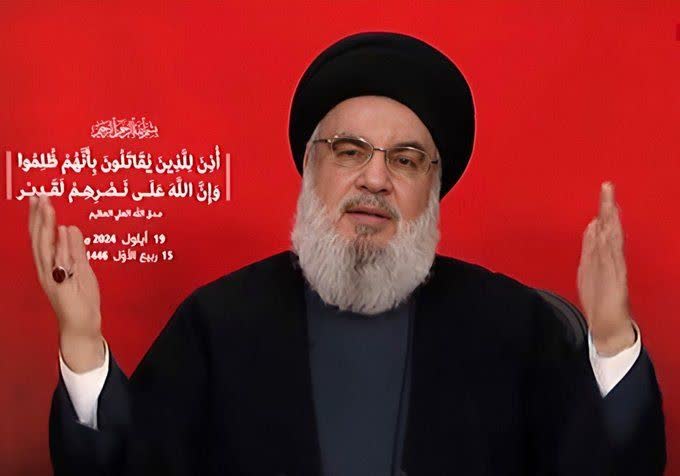 آخرین باری بود که برامون صحبت کرد و این آخرین نگاهش به ما بود … 
گفت : خداحافظ تا دیدار دوباره با پیروزی خون بر شمشیر، خداحافظ تا دیدار دوباره با شهادت، خداحافظ تا دیدار دوباره در کنار یاران و عزیزان.....