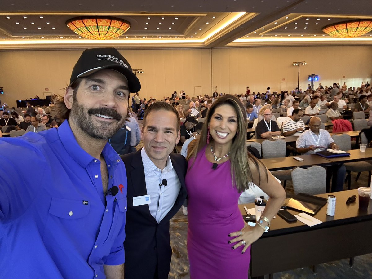 NPetallides's tweet photo. Having a blast in #Dallas @RogersHealy @MorrisonSeger @SchwabNetwork @JoeMazzolaCS #Tomwhite @BenWatsonCS @KevinHornerCS #todddoyle @RayKimbrellCS Join us next time!! @CharlesSchwab @SchwabTrading See you Monday 9 am @SchwabNetwork #schwabnetwork @nyse https://t.co/itJ3iPOOXC