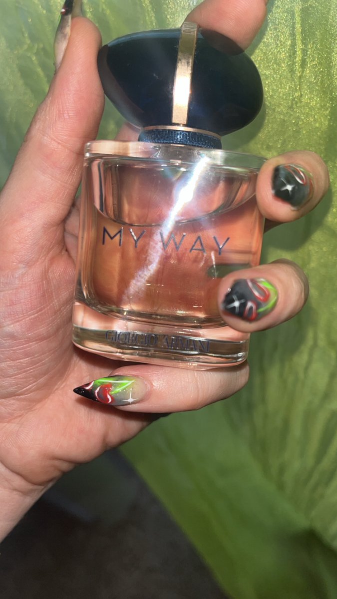 g0ddessxena's tweet photo. Decided to try some Armani. I might make this my scent for the fall. Not super sure yet 🥰 https://t.co/prkApqnEYc
