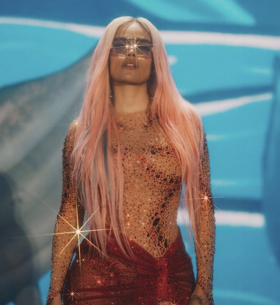 KarolGReports's tweet photo. Por primera vez en tres años, las entradas generales para ambos fines de semana de Coachella se agotaron en tan solo tres horas, impulsadas por la presencia de headliners como Karol G. https://t.co/mfsjfNVTPF