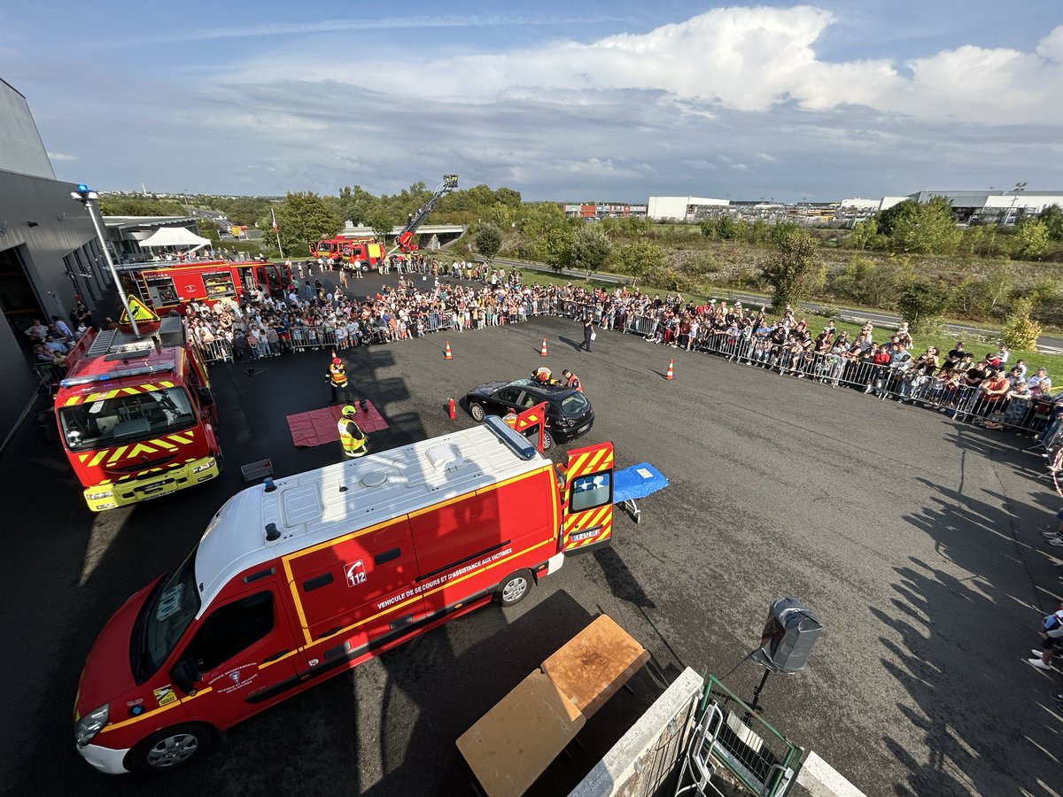 AurelienTemplon's tweet photo. Aujourd’hui, le CSP Niort a ouvert ses portes au public.
Un grand merci à toute l’équipe du CSP, à l’amicale, aux anciens et à nos jeunes sapeurs-pompiers 👩‍🚒👨‍🚒 pour leur implication et leur bonne humeur.
Grâce à vous, petits et grands ont passé une journée inoubliable ! 🚒❤️ https://t.co/p8gh8yX2Pj