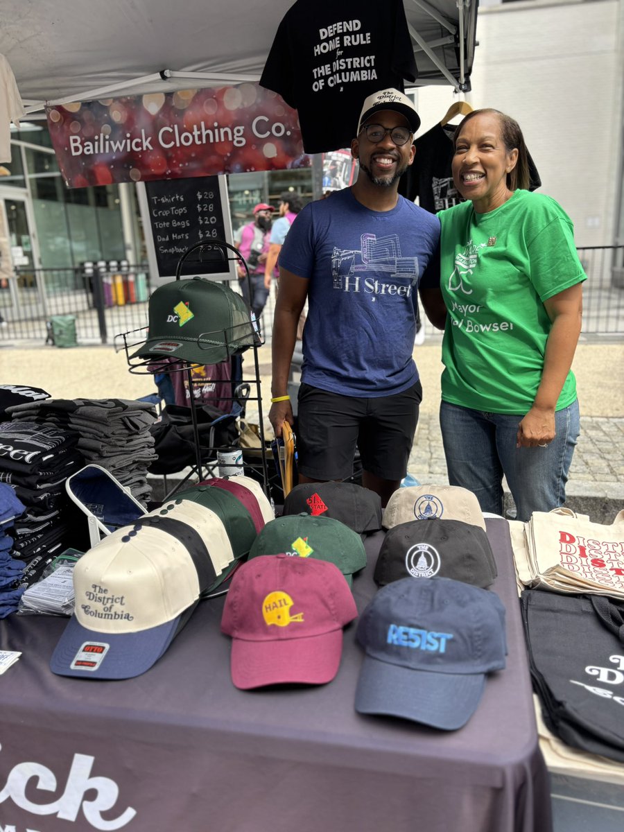 SmallBizDC's tweet image. 🎉 The H Street Festival is here! 🎉 Come out and celebrate one of #DC’s biggest neighborhood traditions—filled with music, food, art, and culture. While you’re enjoying the fun, make sure to shop local and support the amazing small businesses that keep H Street thriving!