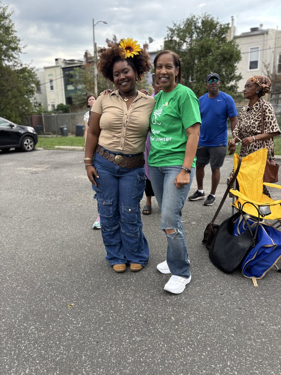 SmallBizDC's tweet image. 🎉 The H Street Festival is here! 🎉 Come out and celebrate one of #DC’s biggest neighborhood traditions—filled with music, food, art, and culture. While you’re enjoying the fun, make sure to shop local and support the amazing small businesses that keep H Street thriving!