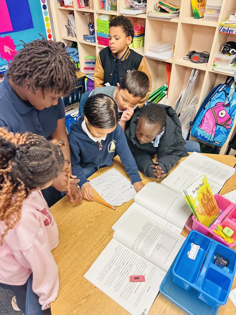 🦸‍♀️🦸‍♂️ Ms. Angton’s 3rd grade superheroes flexed their science powers 🐟🦋 &amp; reading powers 📚 with field observations + Text Features = empowered learning! 💙💛 #BriscoeStrong #SuperScholars
<a href="/CortezLupe1/">Guadalupe Cortez </a>