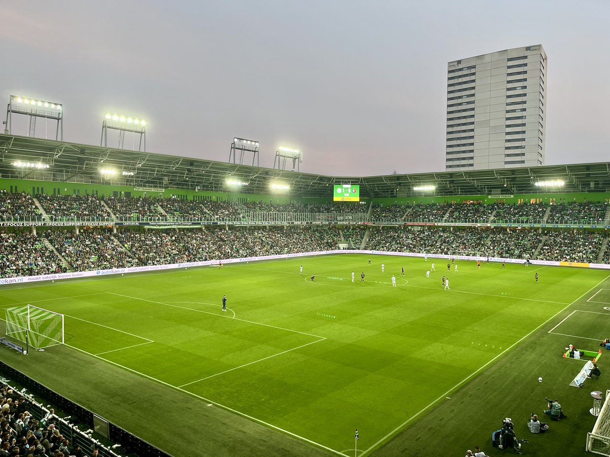 Dat was (zachtjes gezegd) geen beste eerste helft. Wel op voorsprong door een geweldige vrije trap. Hopelijk tweede helft beter voetbal #fcgroningen #grotel