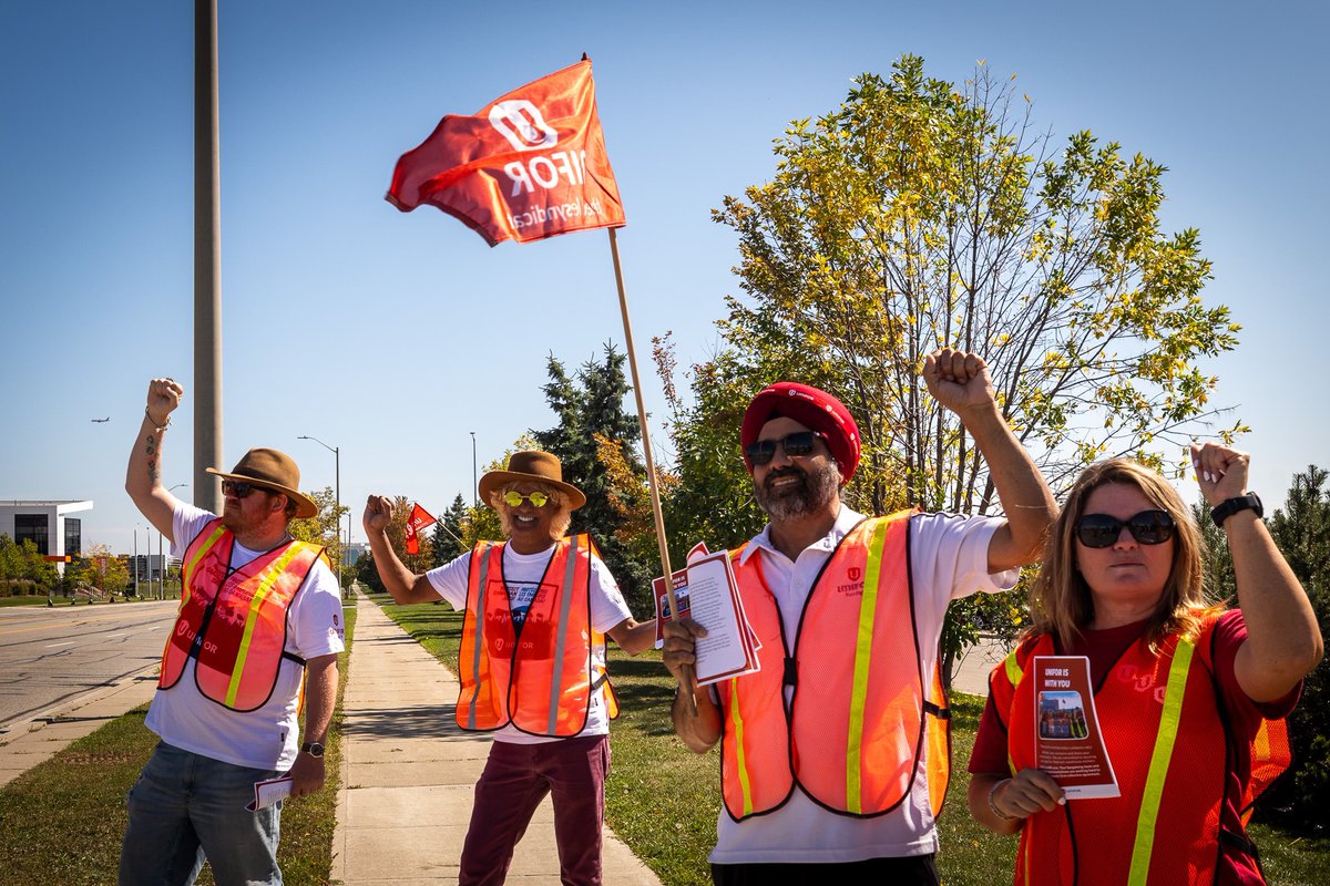 Local 40 standing with brave workers at Walmart Warehouse who are fighting for their first collective agreement... ✊