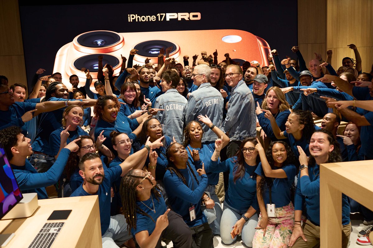 gregjoz's tweet image. Yesterday’s excitement just kept going at the brand-new Apple Downtown Detroit! I was especially happy to be back in my hometown of Detroit, celebrating a new store AND the launch of our latest iPhone generation, our new Apple Watch lineup, and AirPods Pro 3!