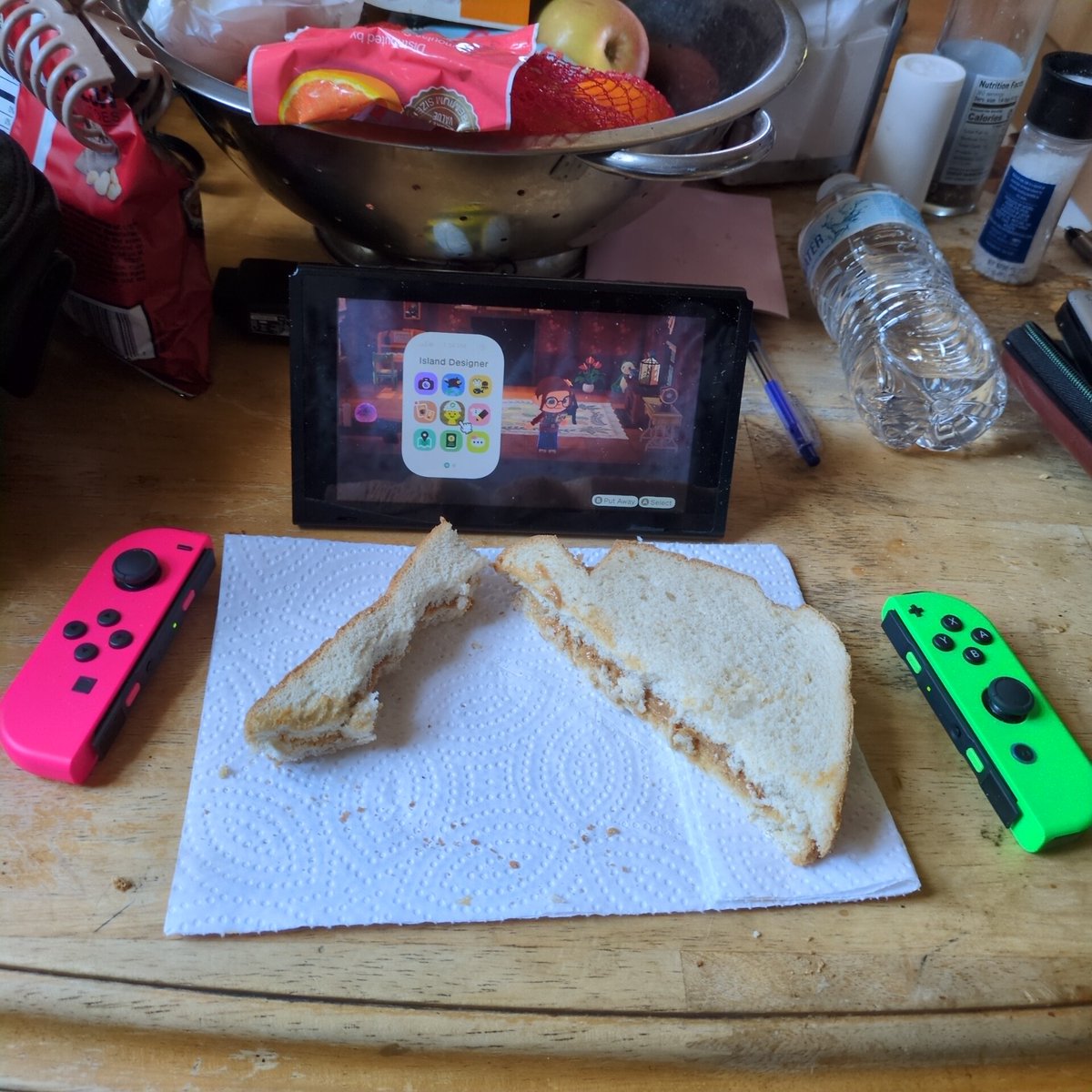 TheMiniCryptid's tweet image. Lunch at my Nana's! Num nums!