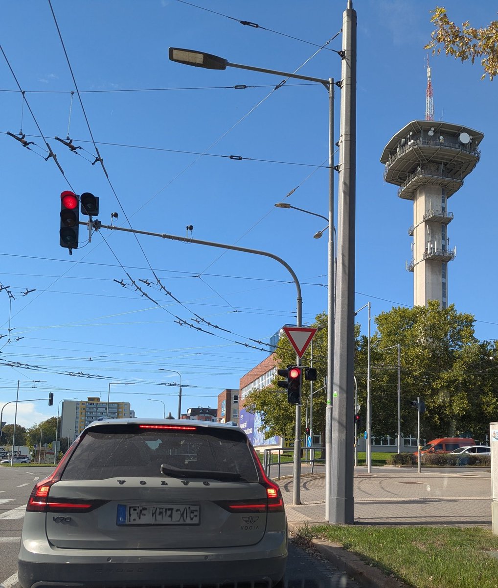 Schovej semafor za 2 sloupy, prostě doprava <a href="/Pardubice/">Pardubice</a>