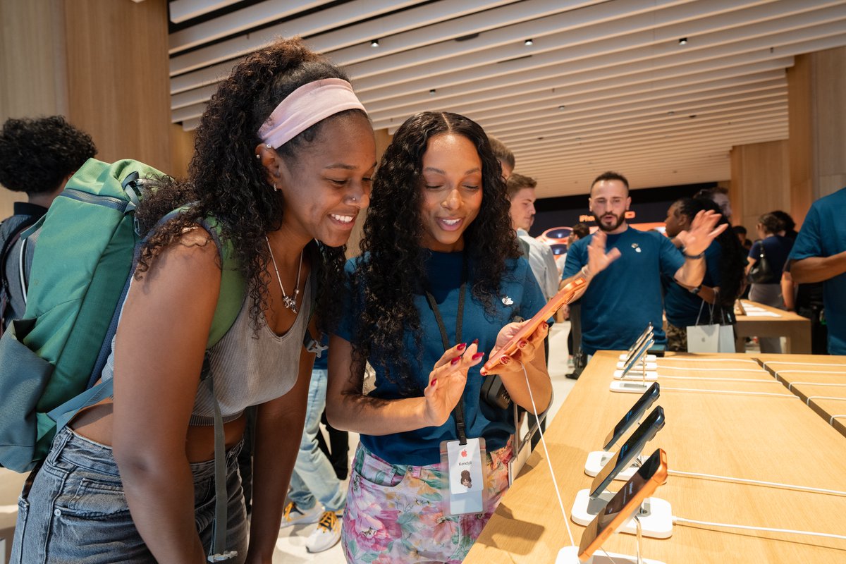gregjoz's tweet image. Yesterday’s excitement just kept going at the brand-new Apple Downtown Detroit! I was especially happy to be back in my hometown of Detroit, celebrating a new store AND the launch of our latest iPhone generation, our new Apple Watch lineup, and AirPods Pro 3!