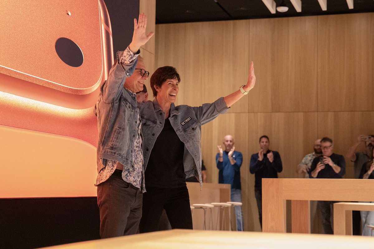 gregjoz's tweet image. Yesterday’s excitement just kept going at the brand-new Apple Downtown Detroit! I was especially happy to be back in my hometown of Detroit, celebrating a new store AND the launch of our latest iPhone generation, our new Apple Watch lineup, and AirPods Pro 3!