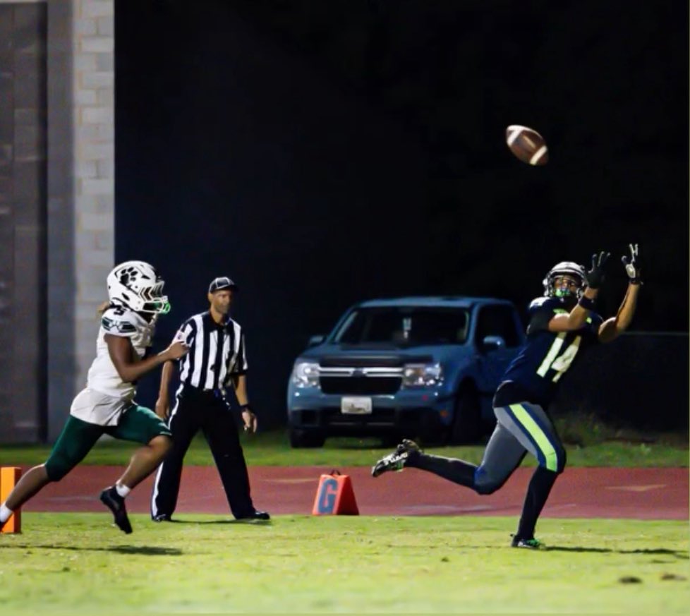 Sophomore season check out my first 3

hudl.com/v/2SjkKM

8rec, 139yds, 3Tds