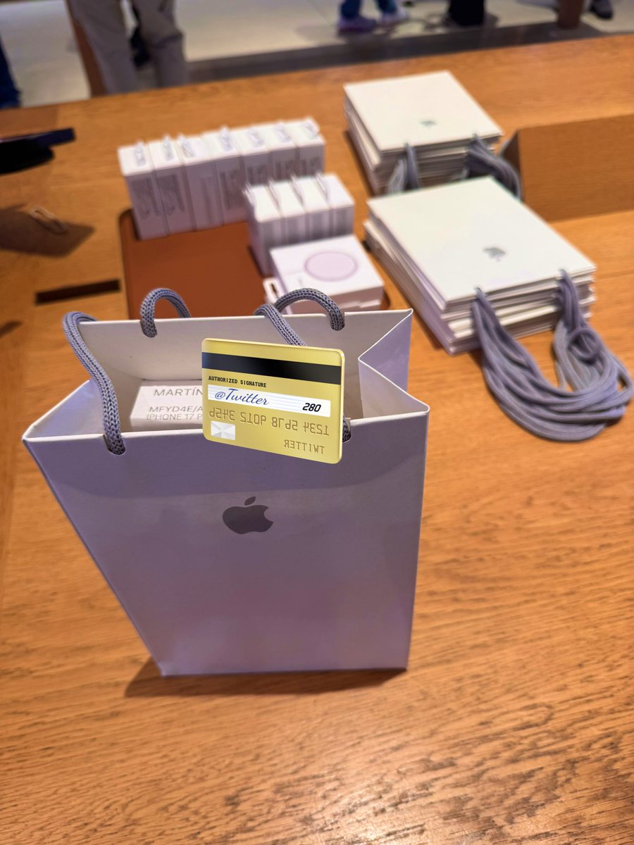 geekblitz's tweet image. 🫣 #HappyiPhone