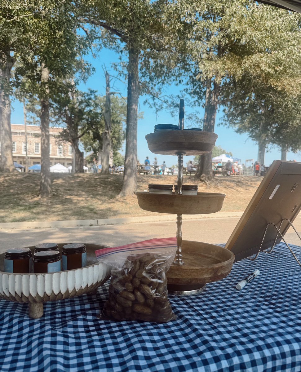 This 8-yr old boy was at my booth at the Farmer’s market this morning and had boiled peanuts. I told him I was gonna go grab some in a bit too. He disappeared &amp; 2 minutes later came back with a bag of boiled peanuts for me that he bought with his own money.

Love people 😭🤍