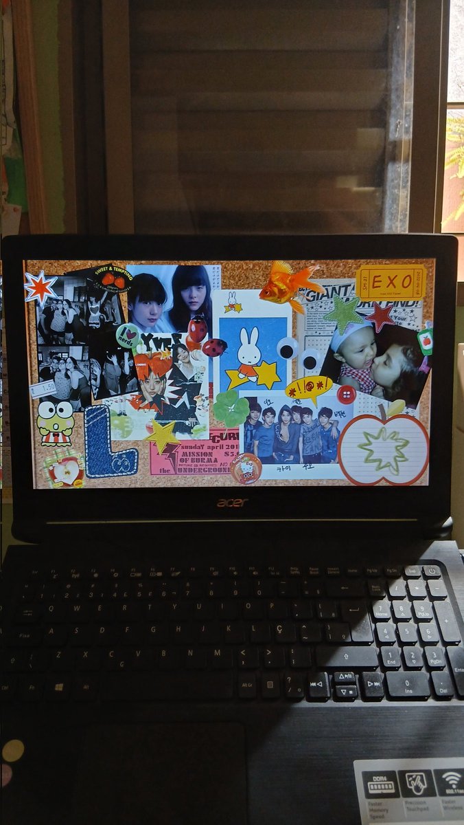 studywlets's tweet image. depois de aparecer umas vezes no meu tiktok, fiz um wallpaper pro meu note em corkboard e eu to apaixonada