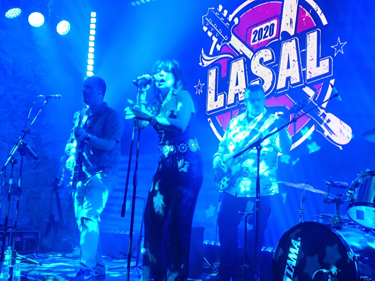 SalamancaBlog's tweet photo. Viendo un ratito a #LaSal en @camelotsalamanc mientras llueve en #Salamanca
Qué grande Juanan https://t.co/VLxrR4GjDx