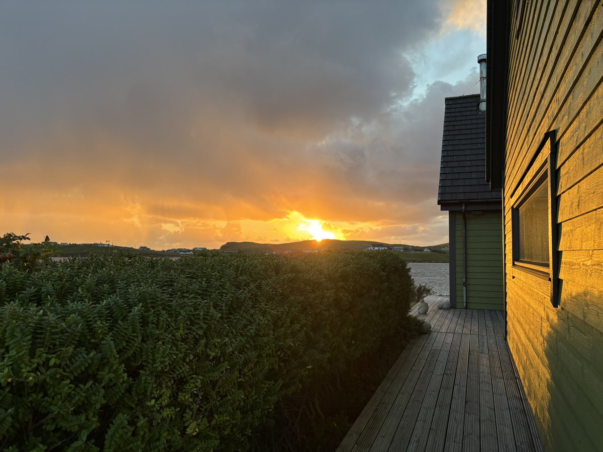Burra Bears (@burrabears) on Twitter photo 7pm sunset #Shetland 7pm sunset #Shetland