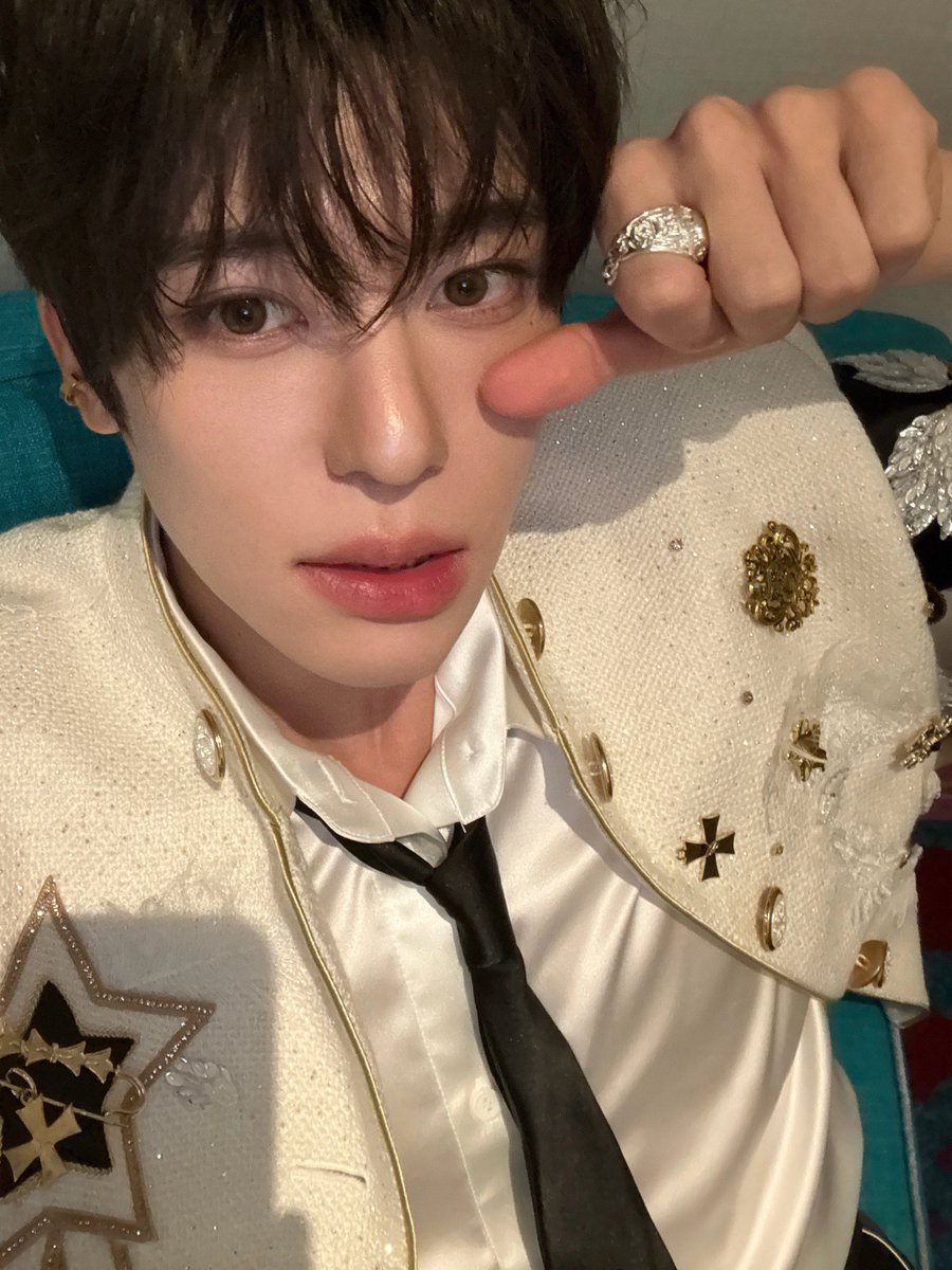 sion pics tweet media