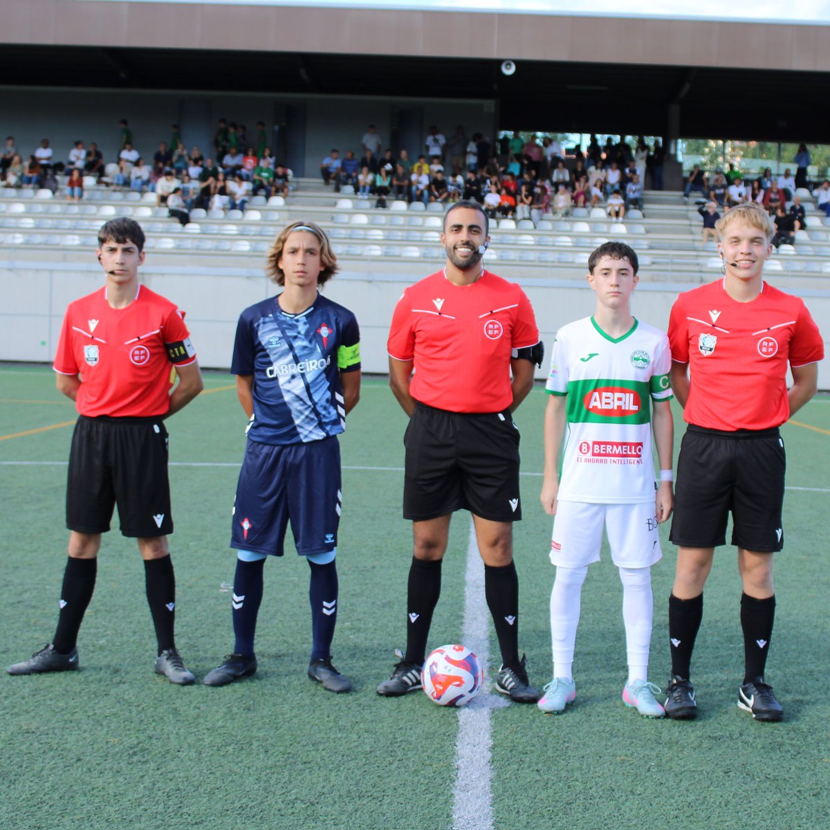 pabelloncf's tweet photo. 🏆 División de Honra Infantil
🔚 Pabellón CF 0️⃣ - 6️⃣ RC Celta
(Descanso 0-2)
¡A seguir traballando!
#forzapabe #adnpabe #SomosPabe #futbolbase #futbol https://t.co/fGoawWsdqQ