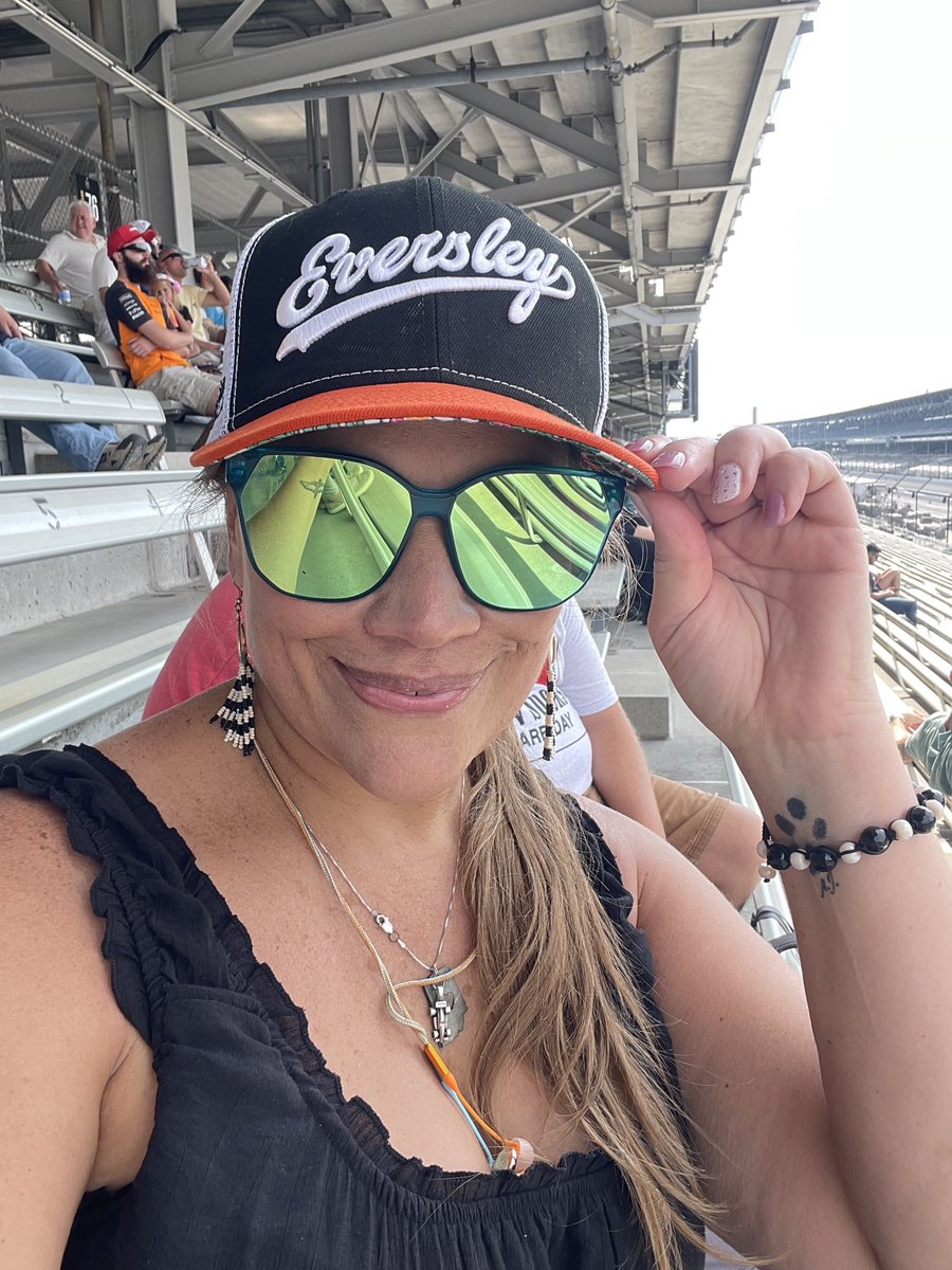 LFG <a href="/RyanEversley/">Ryan Eversley</a>! Leading with 30 min to go! I’m hoping for a champagne hug two years in a row! 🍾 

#IMSA #IMS #BattleOnTheBricks