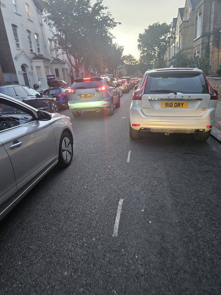 Jim (@junglejimk) on Twitter photo . <a href="/PutneyFleur/">Fleur Anderson MP</a> when is something going to be done about the traffic chaos in Putney? Ever since the bridge junction was rebuilt we have to live with this in local roads. . <a href="/PutneyFleur/">Fleur Anderson MP</a> when is something going to be done about the traffic chaos in Putney? Ever since the bridge junction was rebuilt we have to live with this in local roads.