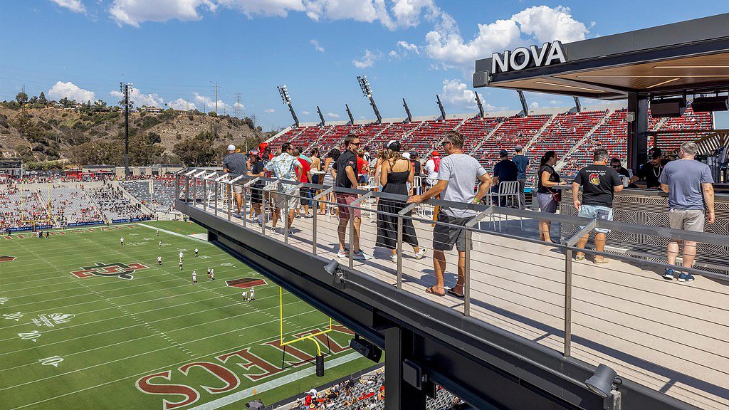 sdsportsfiend's tweet image. Cal fans. Your guide to Snapdragon Stadium
Your seat has a seat back
However, social interaction is encouraged. There are many places to hang out with friends, enjoy a beverage & watch the game
Have baller $ ? Watch from the Sycuan Piers
Enjoy but leave w/ a L
#Calgorithm