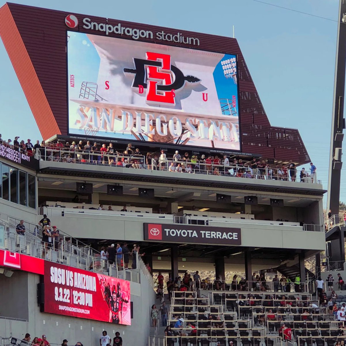 sdsportsfiend's tweet image. Cal fans. Your guide to Snapdragon Stadium
Your seat has a seat back
However, social interaction is encouraged. There are many places to hang out with friends, enjoy a beverage & watch the game
Have baller $ ? Watch from the Sycuan Piers
Enjoy but leave w/ a L
#Calgorithm