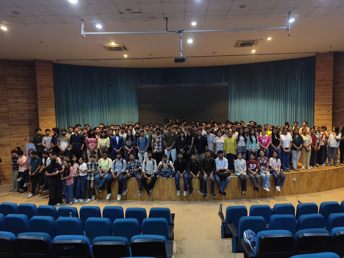 mbcse50's tweet image. Loved interacting with students at Delhi Technical Campus! 🚀 Spoke about blockchain, Web3 &amp;amp; AI. Amazing to see the curiosity and energy of young minds stepping into tech.
@TheAceDtc @Delhi_technical
