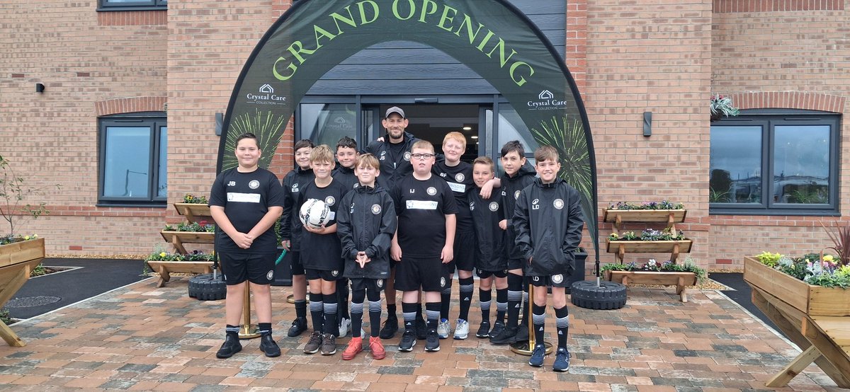 sealandspartans's tweet photo. Thank you to Estuary Gardens Care Home for inviting the team along to their Grand Opening! The boys had fun with everything going on and enjoying the chef's food (which was lovely)
#estuarygardens #grandopening #communitysuppport #supportlocal #thankyouforhavingus https://t.co/f5Bvp3R6uB