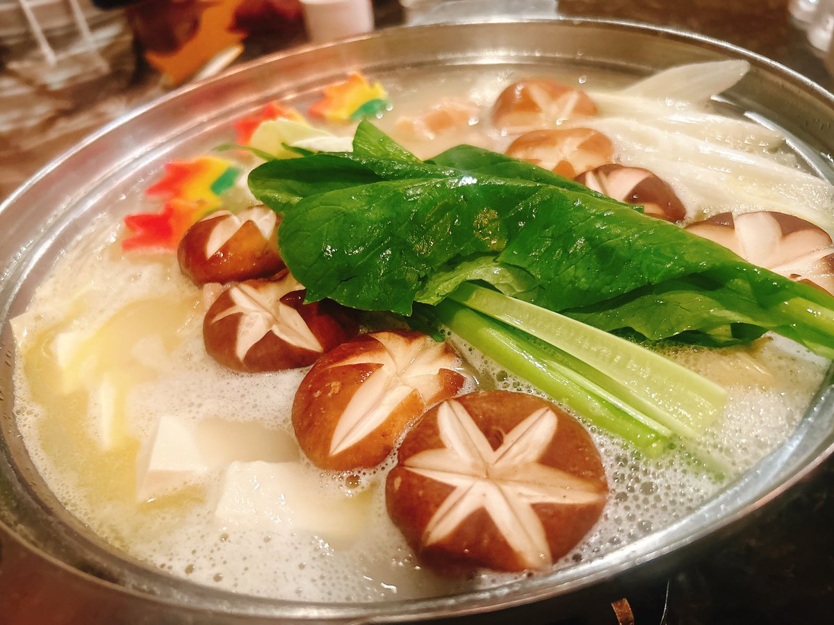 skskpanda_19's tweet image. 水炊き‼️
美味しすぎた‼️
カバンに胡麻ダレ溢されたのだけ悲しかったけど‼️ご飯おいしかったです‼️