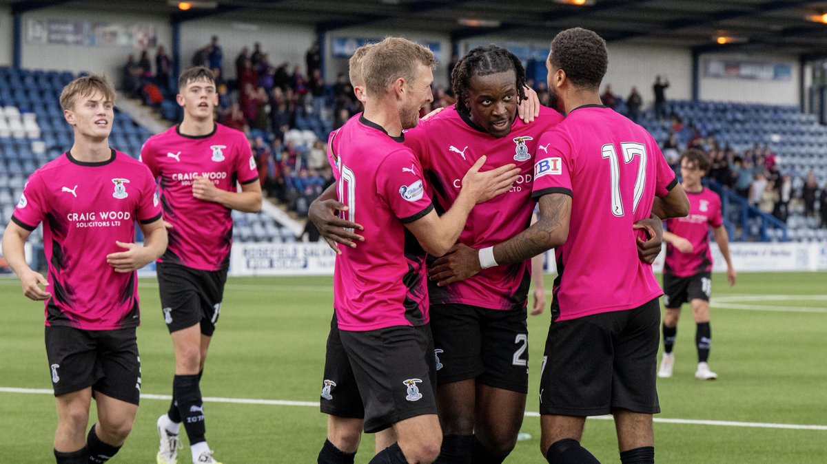 ICTFC's tweet photo. 🩷🖤

Big three points on the road 

📸 @TMPfoto https://t.co/jZ6mYfU1l2