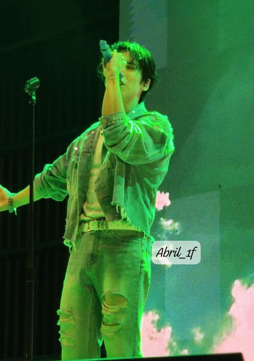 NerakFlore1718's tweet photo. La voz tan hermosa de @p_rockyent y lo hermoso que es en el escenario nos dejó sorprendidas, es tan perfecto al cantar y bailar. 🍀✨🇲🇽
Gracias por regresar, vuelve siempre por favor.🥹🔥🙂↕️
#라기 #MTY #BOUNCEMAN #BOOKMARK #perfeccion https://t.co/yscgwVqim7