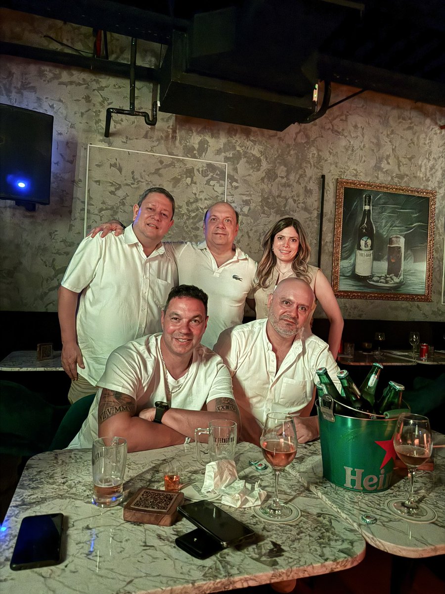 Linda noche de amigos en 🇵🇾😎