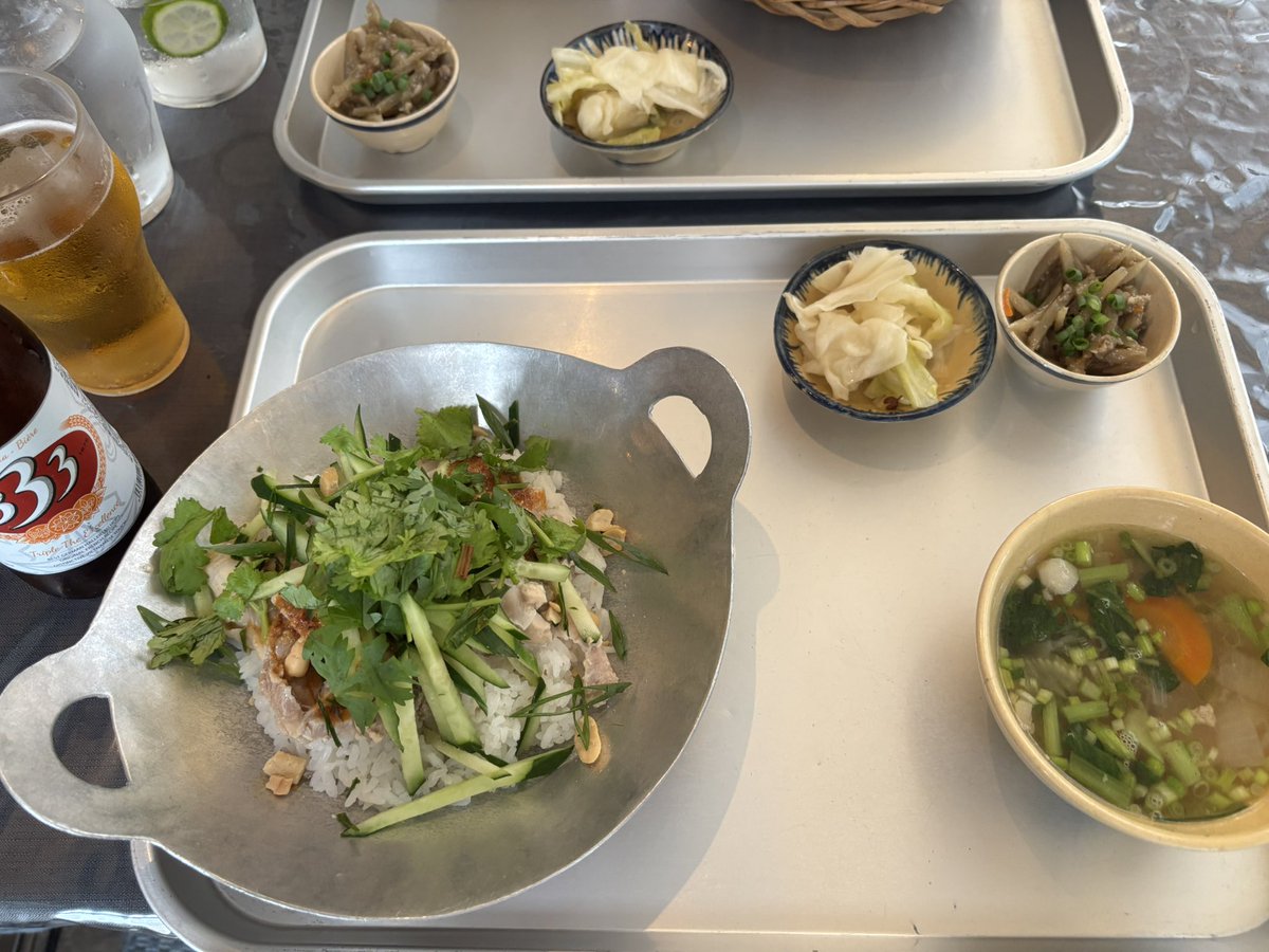 s_ran17's tweet photo. 初台から代々木八幡、笹塚🚶‍♀️
ランチはベトナム料理でカオマンガイ🥘、ビール🍺注文、テイクアウトは1,000円台、店では2,000円台という設定、その後、笹塚でサンザシジュース 、炭酸割りで休憩🍹美容室が併設しているベーグル屋🥯
#ヨヨナム　#knof https://t.co/1mFStQrPHC