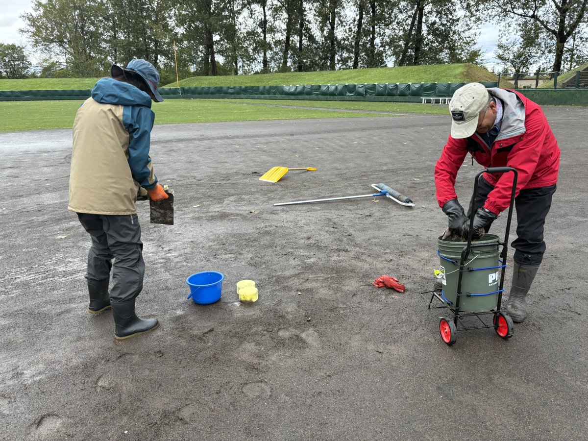おはようございます☀
皆様朝からグラウンド整備のお手伝い
ありがとうございます😭