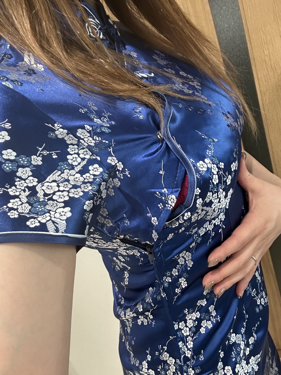 リスナーさんからプレゼント🎁
ありがとうございます❤️

ボタンとチャックが🤣🤣🤣
おっぱい大きくなったのかな😆💕？
それとも…