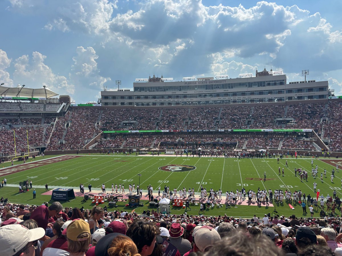 Serena_Davanzo's tweet photo. I guess that one semester at FSU London gives me some Seminole team spirit! 
Fun afternoon watching the game!
#gonoles #garnetandgold #saturdayfootball #cfb https://t.co/tiFvBwF3Nj