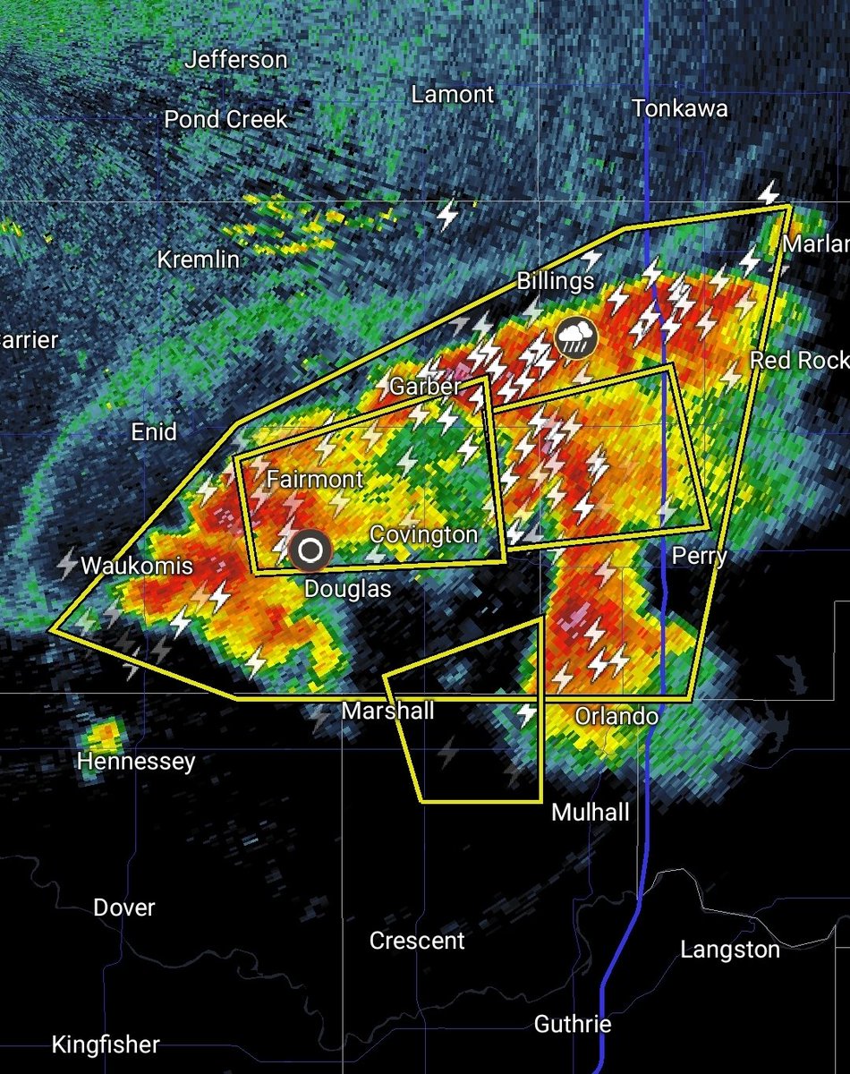 This is a pretty big cluster of severe storms in northern Oklahoma.  Lots of lightning, some hail, and winds to 65mph. Also, the storms are lacking steering winds, so they are barely moving and the flash flood threat is growing fast! #okwx <a href="/kfor/">KFOR</a>

-Aaron 6:10p Saturday