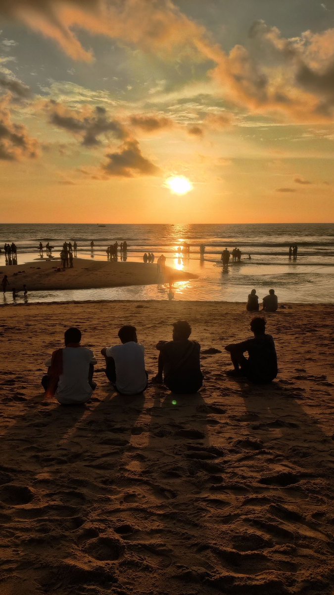 Some people will come and go sometimes for reasons that don’t even make sense. Not everyone will see eye to eye with you, and some will walk away for the smallest things. But those who stay? Appreciate them. They’re your real ones.