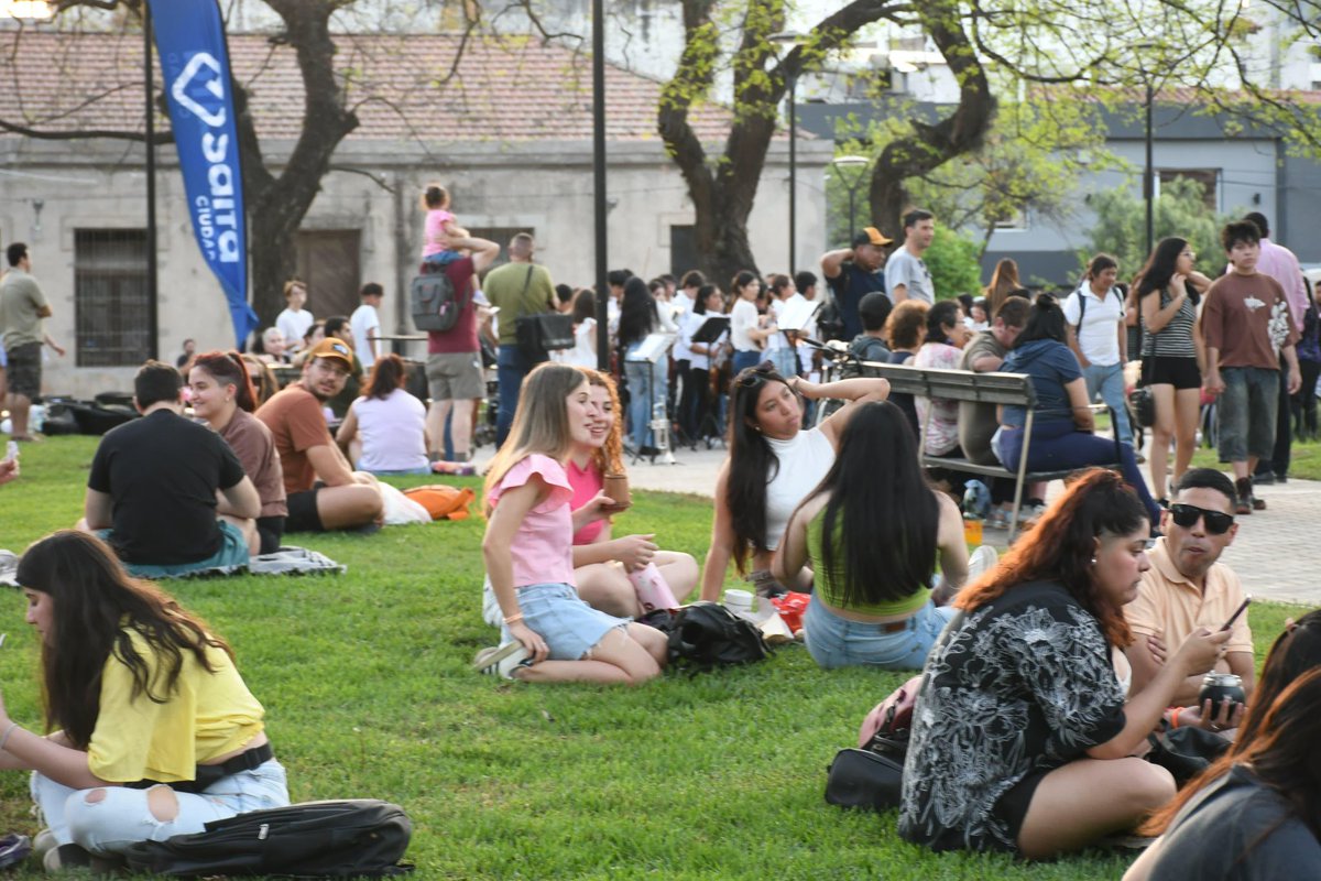 Un lugar que estuvo abandonado por años hoy vuelve a latir con vida, cultura y encuentro.

Cuando fui intendente soñé con recuperar la Ex Palúdica para los salteños, y hoy, junto a Emiliano Durand, hicimos realidad ese sueño.

El Paseo Ex Palúdica ya es de todos: un nuevo espacio